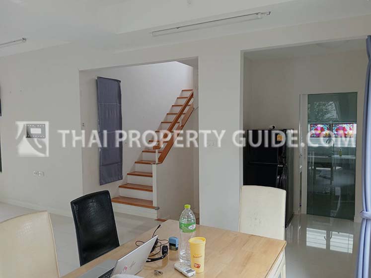 House with Shared Pool in Bangnatrad 